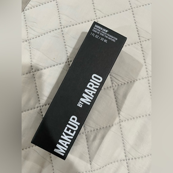 Makeup by Mario SURREALSKIN® NATURAL FINISH FOUNDATION new with box - Picture 4 of 4